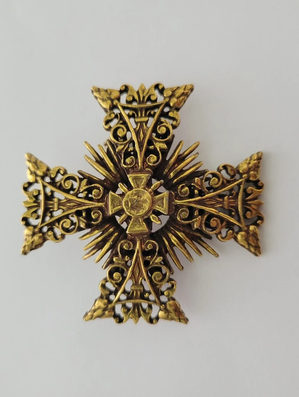 Vintage Filigree Maltese Cross Gold Tone Brooch Pin Unsigned scrollwork Sunburst